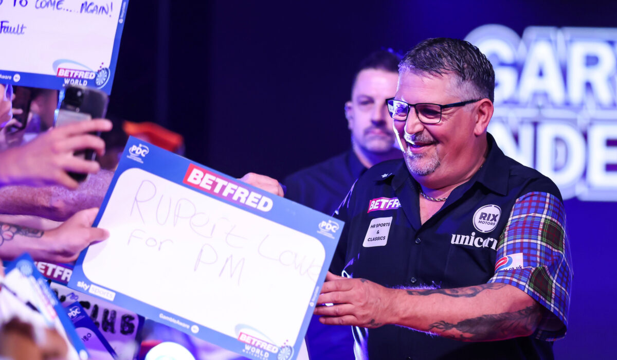 Gary Anderson hat sich zum Auftakt ins World Matchplay von seiner allerbesten Seite gezeigt.