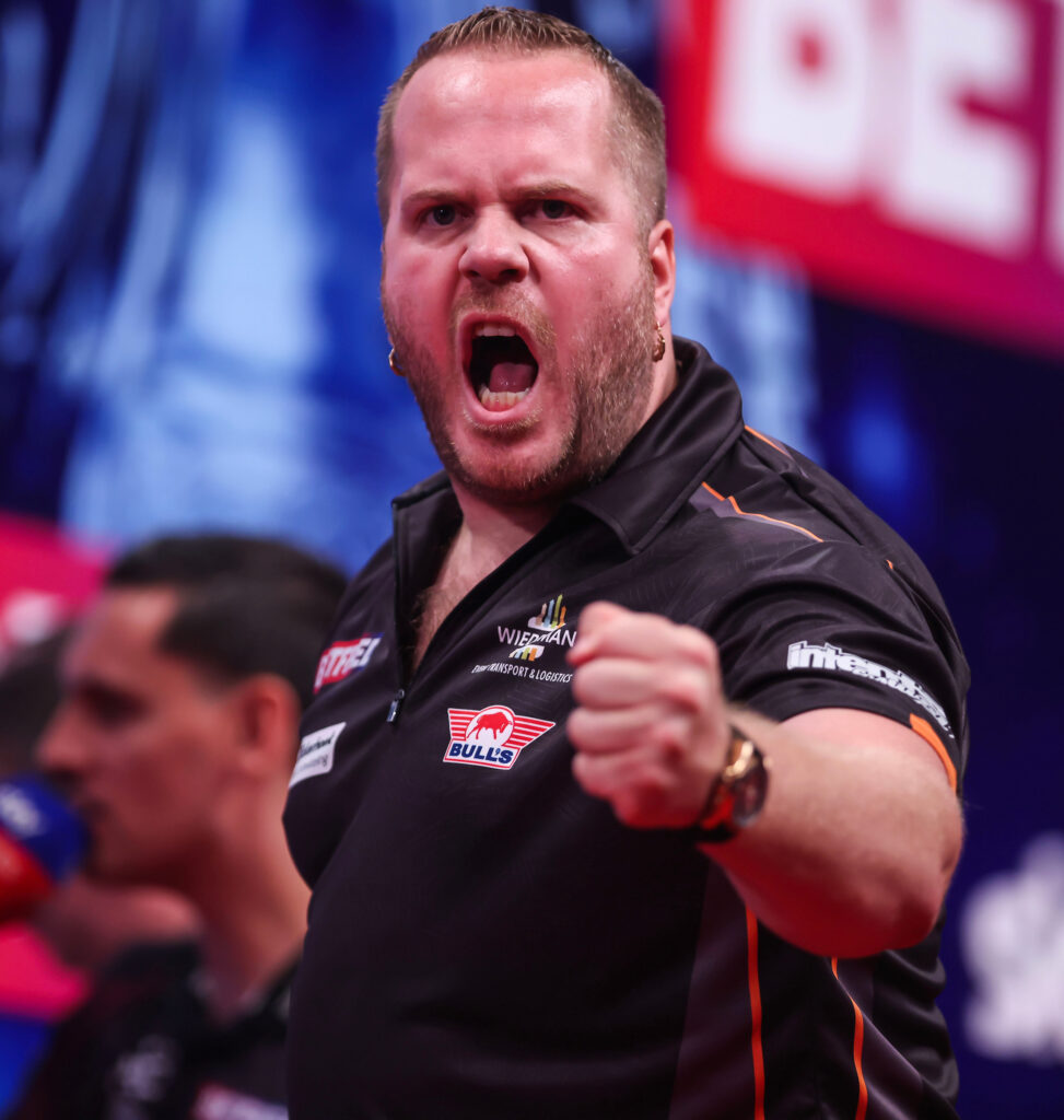 Dirk van Duijvenbode besiegt Michael van Gerwen