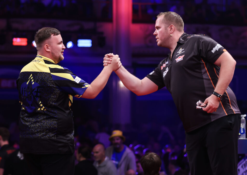Es war ein ungleiches zweites Halbfinale zwischen Luke Littler und Dirk van Duijvenbode