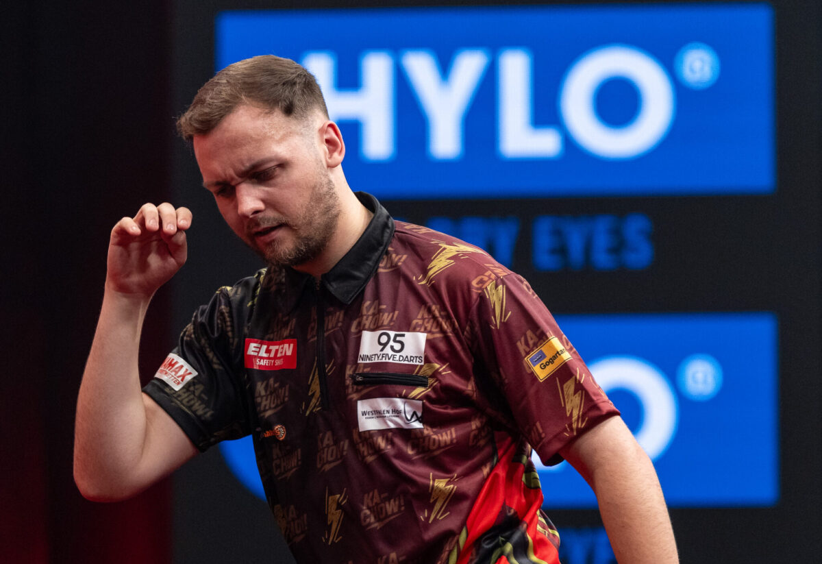 Jan Schmidt war im Achtelfinale von Leverkusen James Wade klar unterlegen.