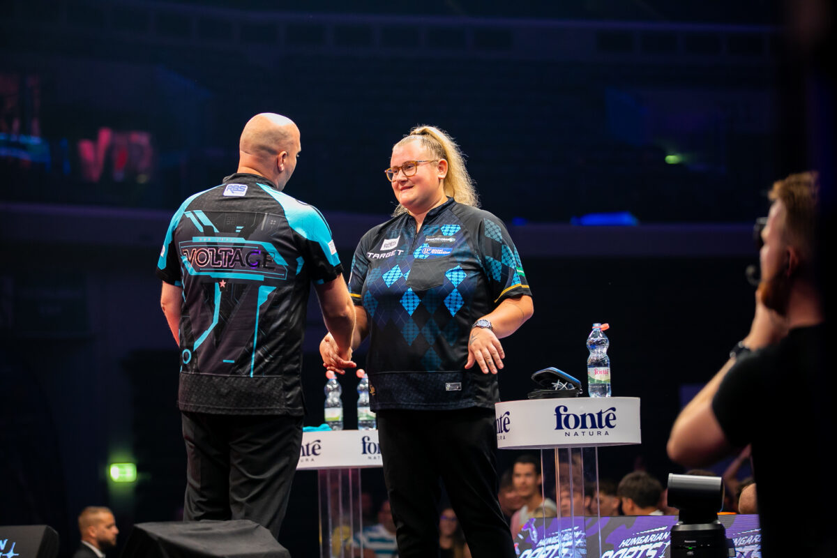 Rob Cross besiegt Beau Greaves und steht knapp in Runde 2
