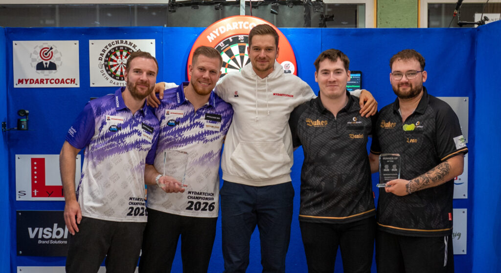 Links die Champions Sebastian Steinmetz und Jaimy van de Weerd, rechts Daniel Zadach mit Leon Weber.