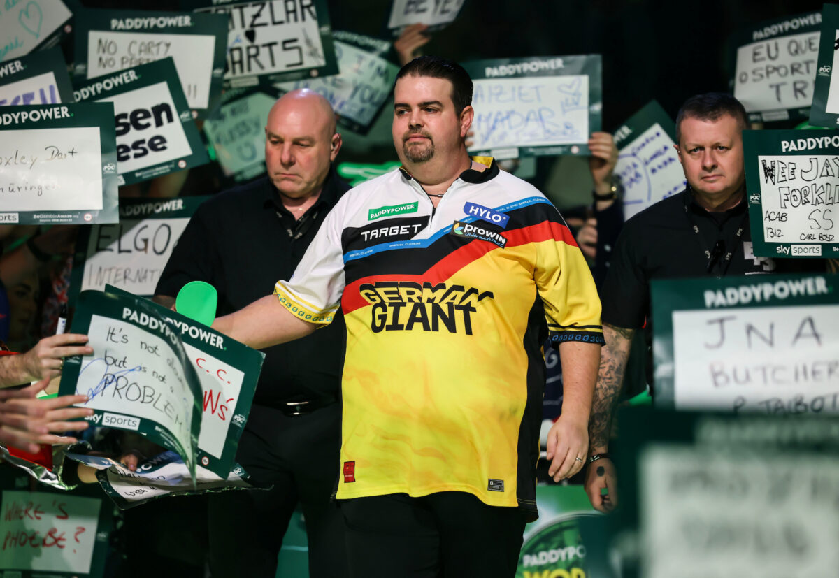 Gabriel Clemens r&uuml;ckt bei der Flanders Darts Trophy ins Teilnehmerfeld