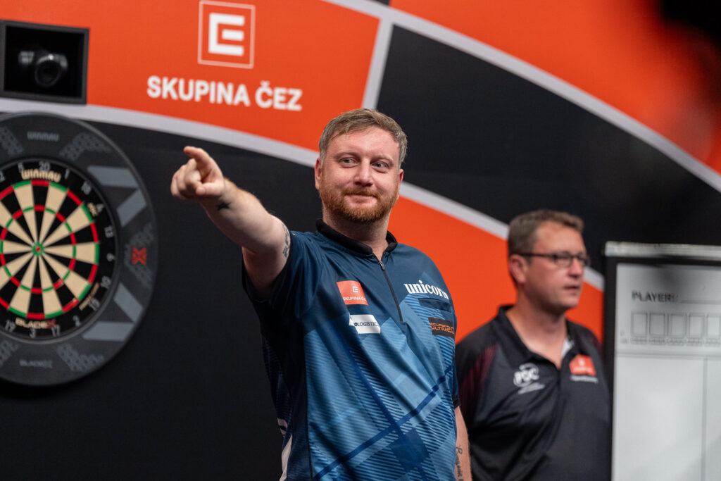 Cameron Menzies bezwang seinen World-Cup-Partner Gary Anderson mit 6:3