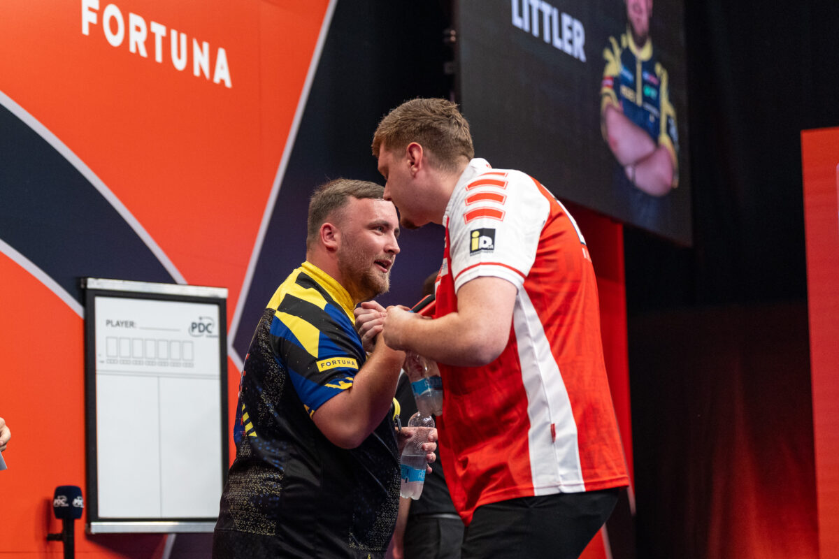 Luke Littler hat Niko Springer bei den Czech Darts Open den Sprung ins Achtelfinale verwehrt.