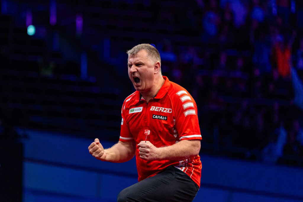 W&auml;hrend des Spiels zeigte Krzysztof Ratajski kaum Emotionen, nach dem Matchdart brach dann alles raus.