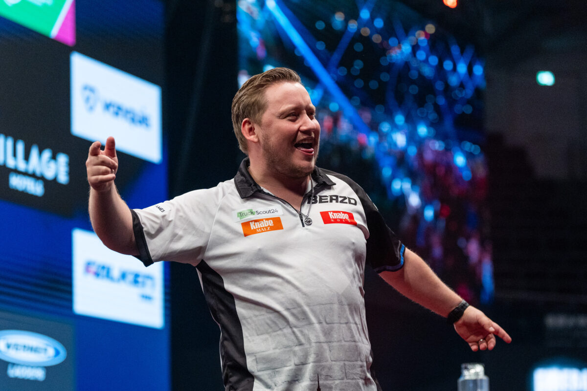 Martin Schindler steht nach einem 10:4 &uuml;ber Jermaine Wattimena erstmals im Viertelfinale der European Championship