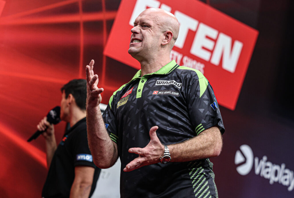 Michael van Gerwen musste auch bei seinem Heimspiel eine Auftaktniederlage hinnehmen