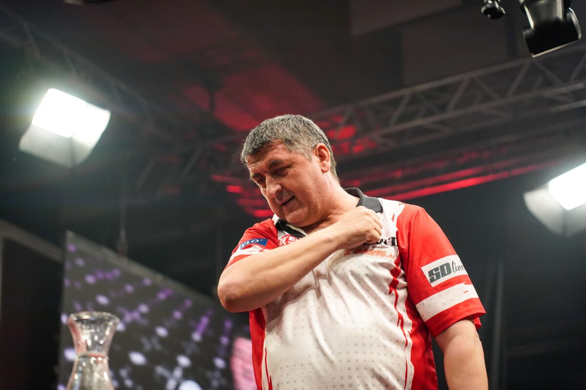 Mensur Suljovic hat sich &uuml;ber den Tourcardholder Qualifier zur Swiss Darts Trophy nach Basel gespielt